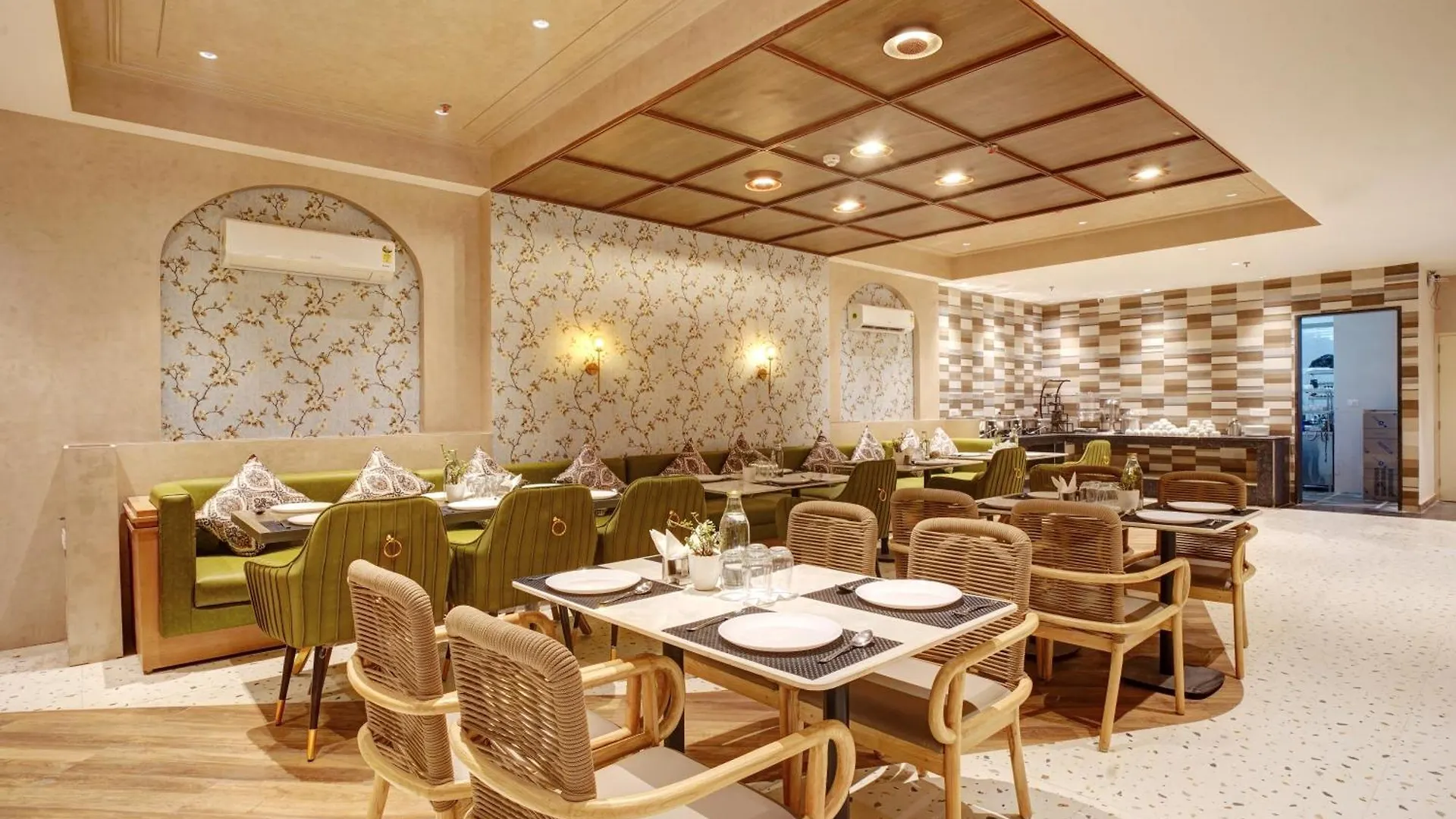 Iva Premium Delhi Airport With Airport Drop Otel Yeni Delhi 4*,