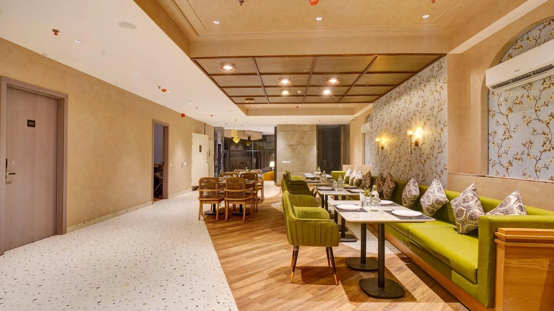 Hotel Iva Premium Delhi Airport With Airport Drop à New Delhi Inde