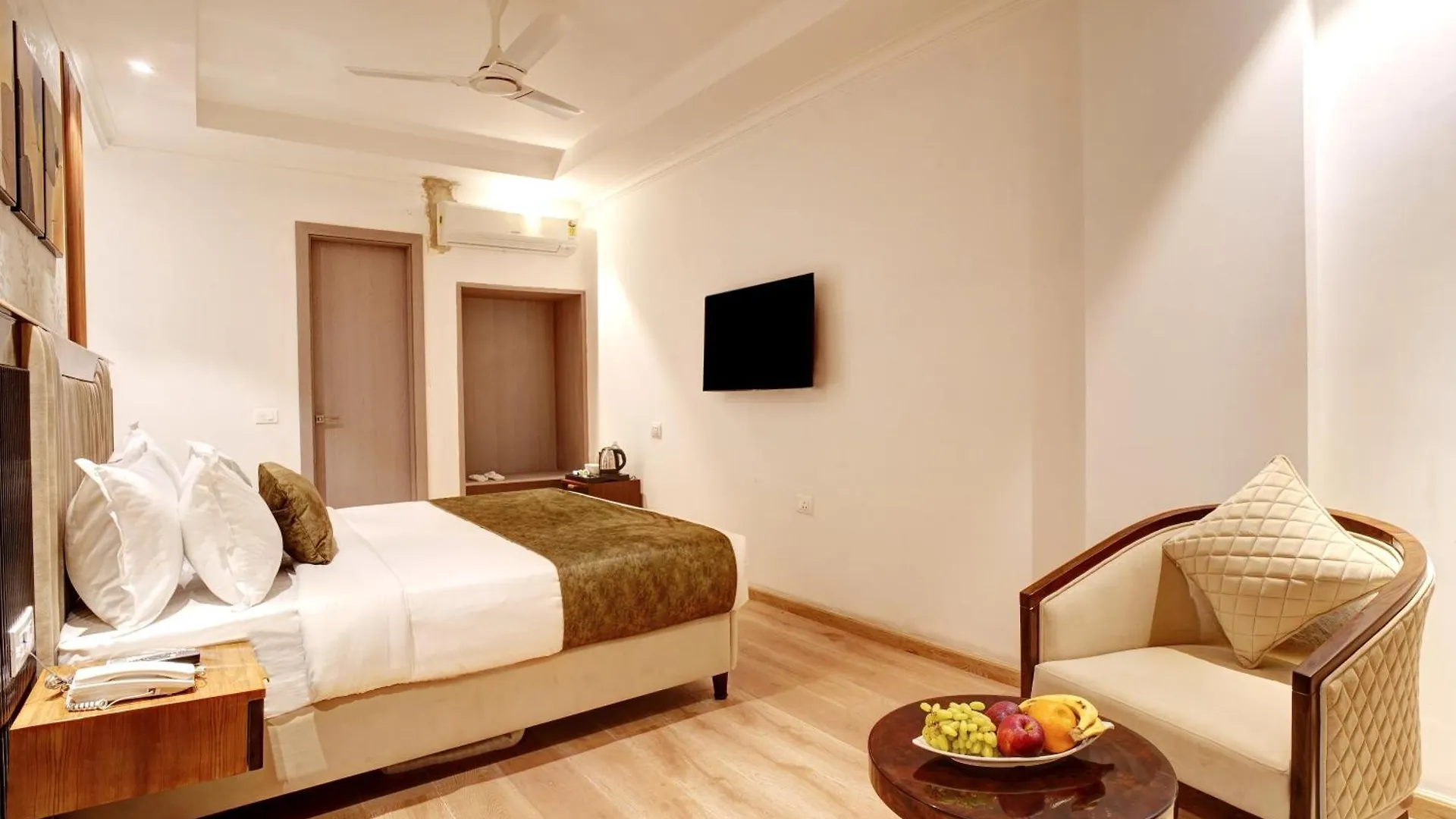 Iva Premium Delhi Airport Hotel New Delhi 4*,