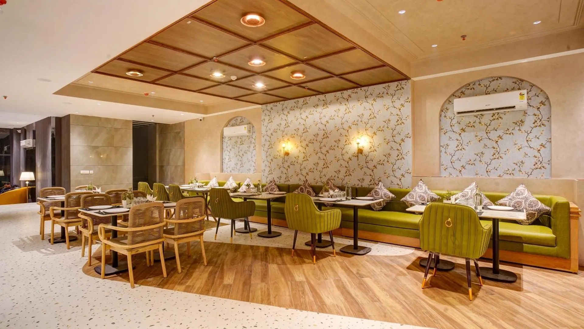 Iva Premium Delhi Airport Hotel New Delhi 4*,  India