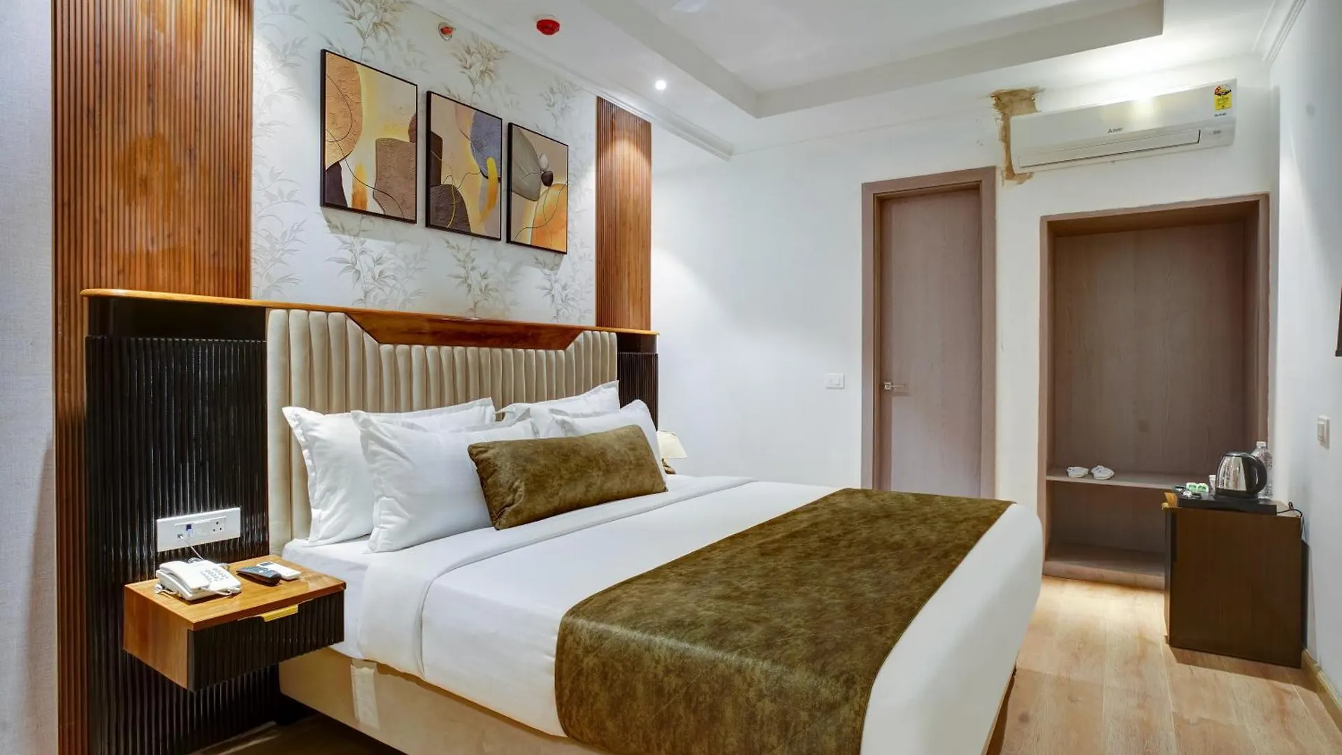 Iva Premium Delhi Airport Hotel New Delhi